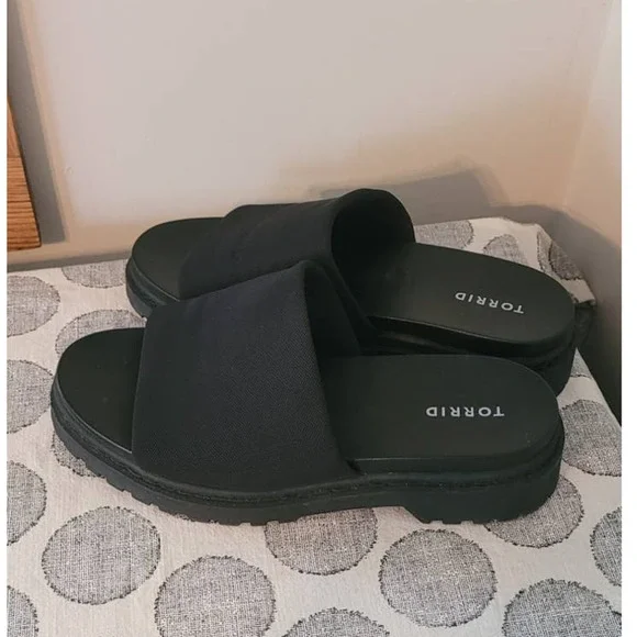 Torrid 10WW Black Slides Stretchy Rubber Soles Platform - Picture 2 of 5